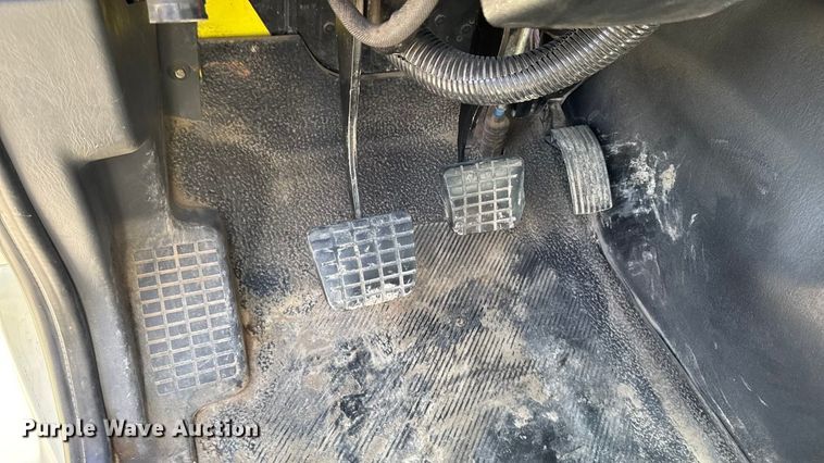 image for item EM2322 2016 International RF027 semi truck