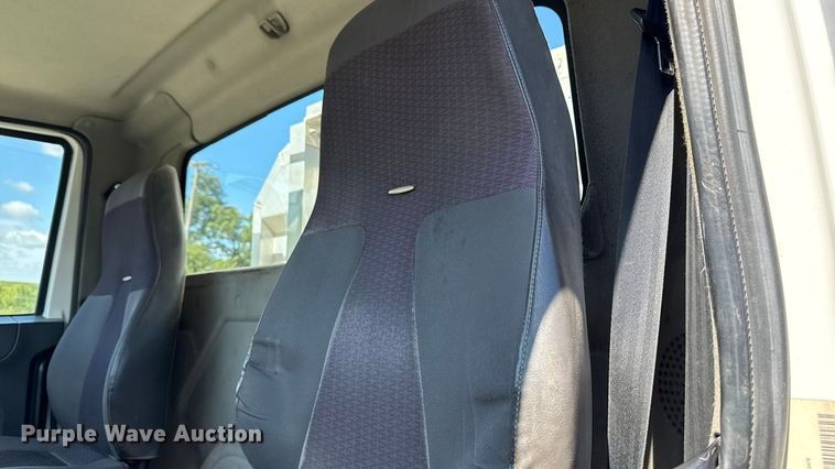 image for item EM2322 2016 International RF027 semi truck