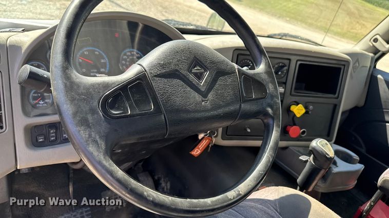 image for item EM2322 2016 International RF027 semi truck