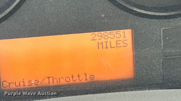 image for item EM2322 2016 International RF027 semi truck