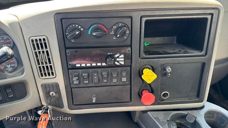 image for item EM2322 2016 International RF027 semi truck