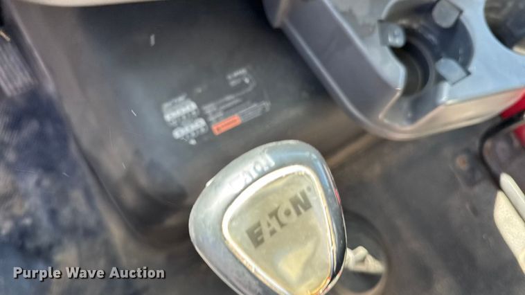 image for item EM2322 2016 International RF027 semi truck