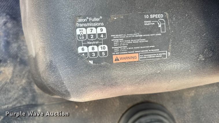 image for item EM2322 2016 International RF027 semi truck