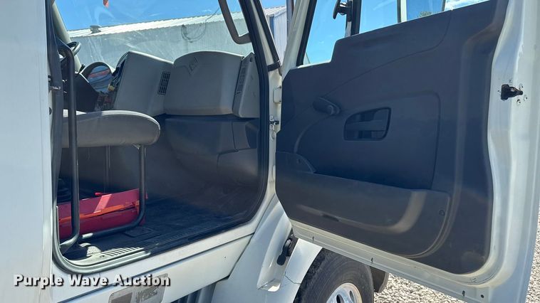 image for item EM2322 2016 International RF027 semi truck