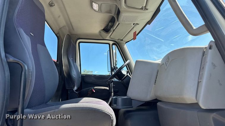 image for item EM2322 2016 International RF027 semi truck