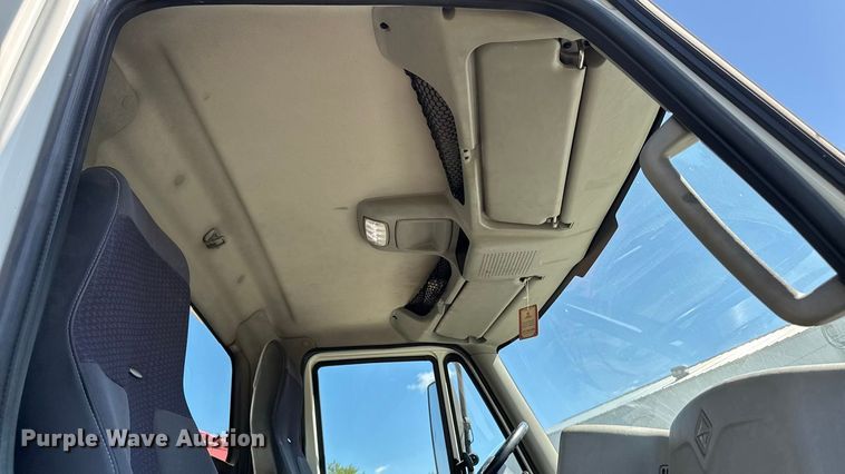 image for item EM2322 2016 International RF027 semi truck