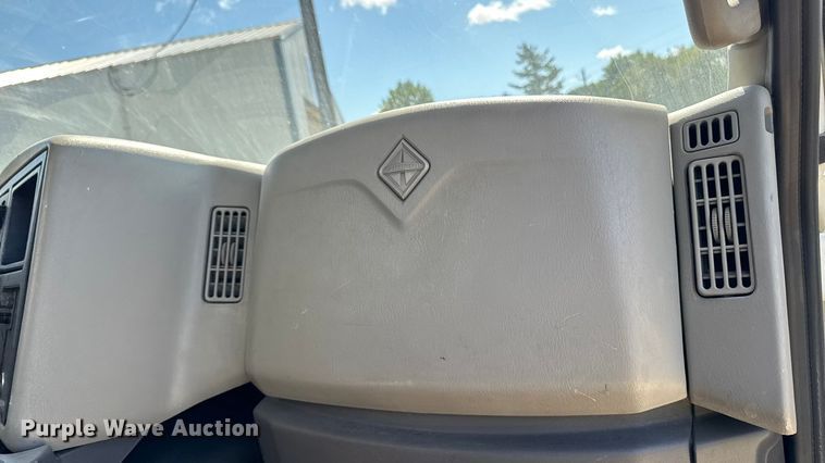 image for item EM2322 2016 International RF027 semi truck