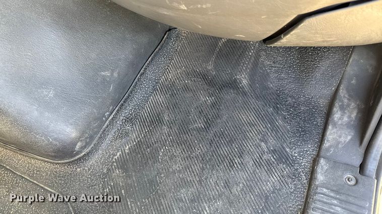 image for item EM2322 2016 International RF027 semi truck