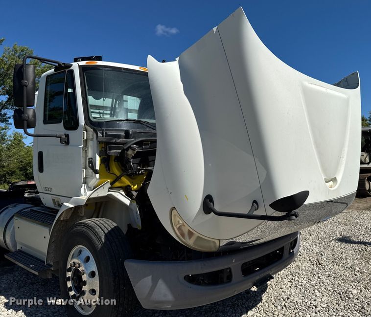 image for item EM2322 2016 International RF027 semi truck