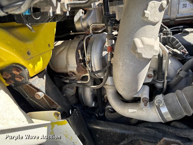 image for item EM2322 2016 International RF027 semi truck