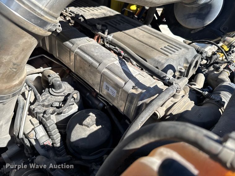 image for item EM2322 2016 International RF027 semi truck