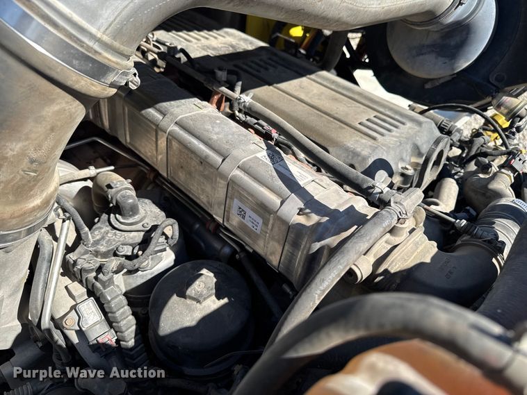 image for item EM2322 2016 International RF027 semi truck