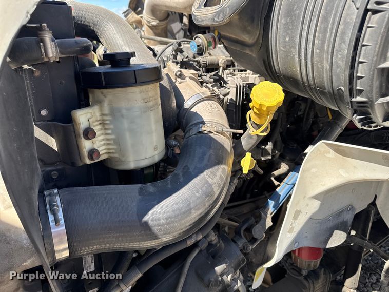 image for item EM2322 2016 International RF027 semi truck