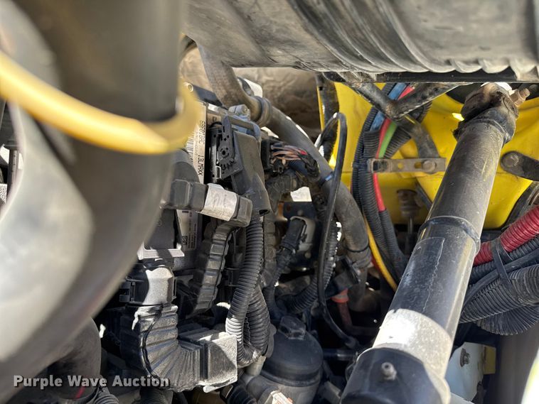 image for item EM2322 2016 International RF027 semi truck