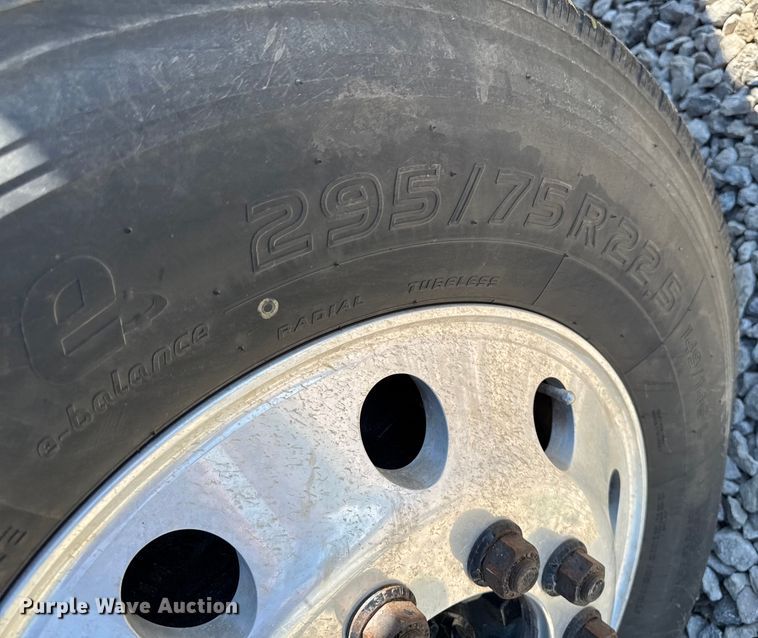 image for item EM2322 2016 International RF027 semi truck