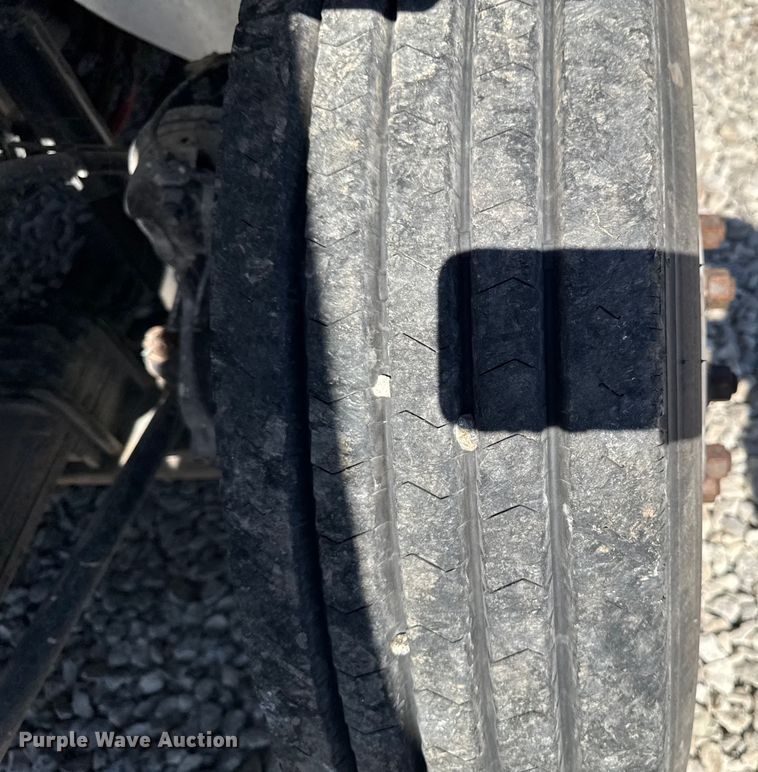 image for item EM2322 2016 International RF027 semi truck