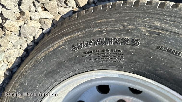 image for item EM2322 2016 International RF027 semi truck