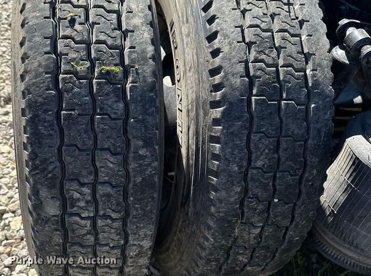 image for item EM2322 2016 International RF027 semi truck