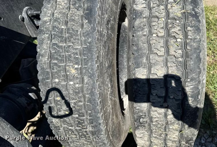 image for item EM2322 2016 International RF027 semi truck