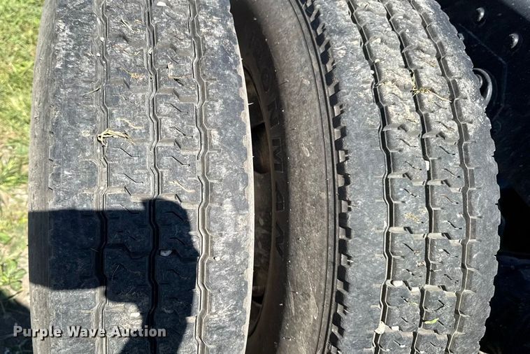 image for item EM2322 2016 International RF027 semi truck