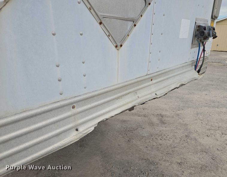 image for item EM7360 1997 Utility Trailer Manufacturer dry van trailer