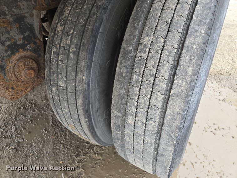 image for item EM7360 1997 Utility Trailer Manufacturer dry van trailer