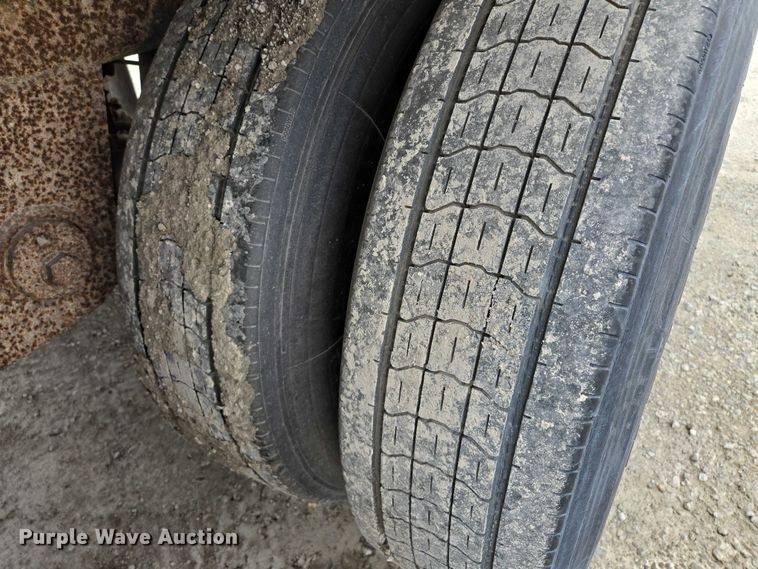 image for item EM7360 1997 Utility Trailer Manufacturer dry van trailer