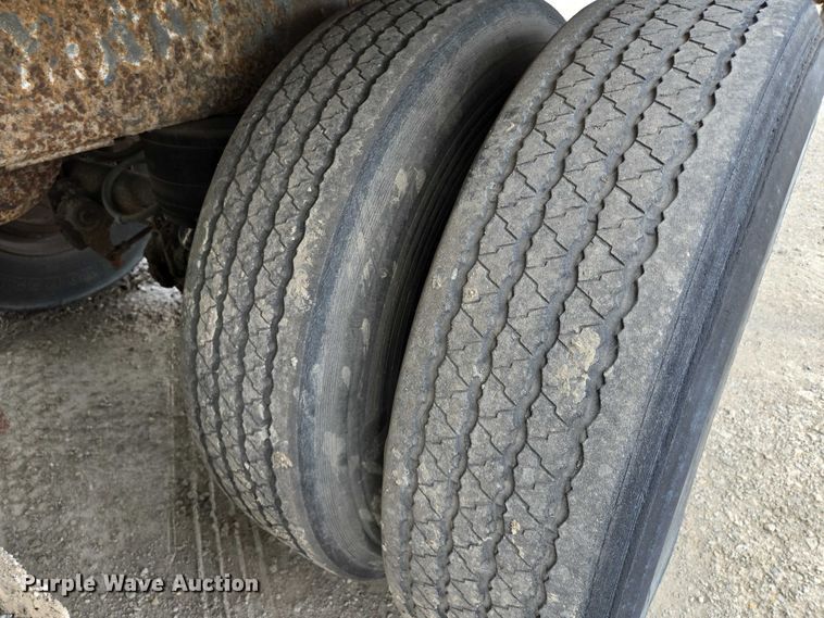 image for item EM7360 1997 Utility Trailer Manufacturer dry van trailer