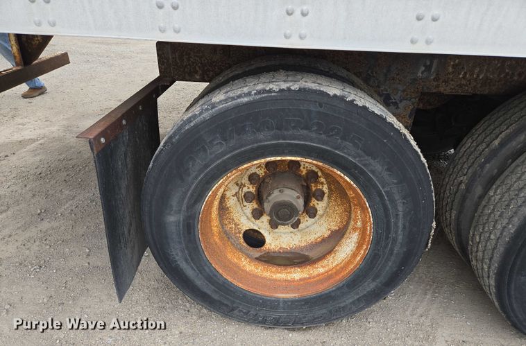 image for item EM7360 1997 Utility Trailer Manufacturer dry van trailer