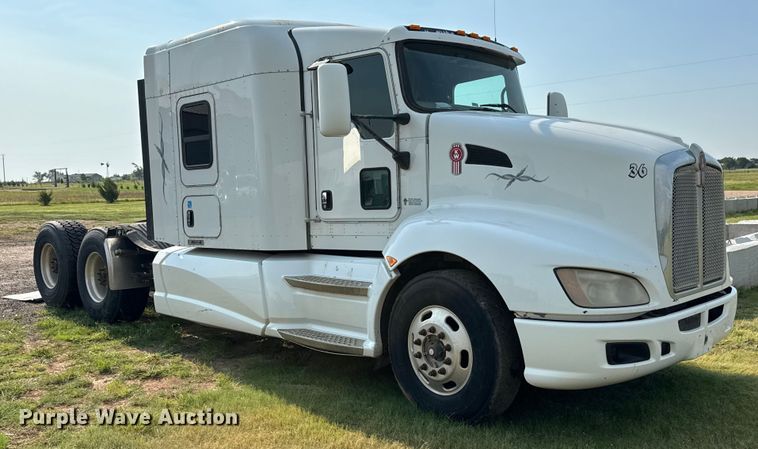 image for item EM8073 2012 Kenworth T660 semi truck