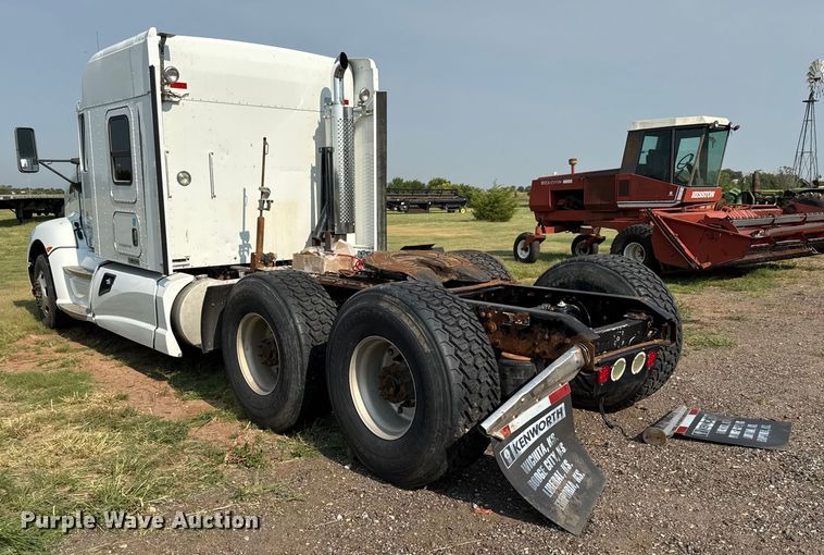 image for item EM8073 2012 Kenworth T660 semi truck