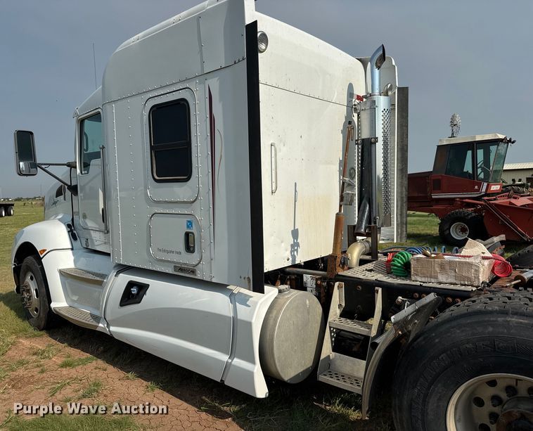 image for item EM8073 2012 Kenworth T660 semi truck
