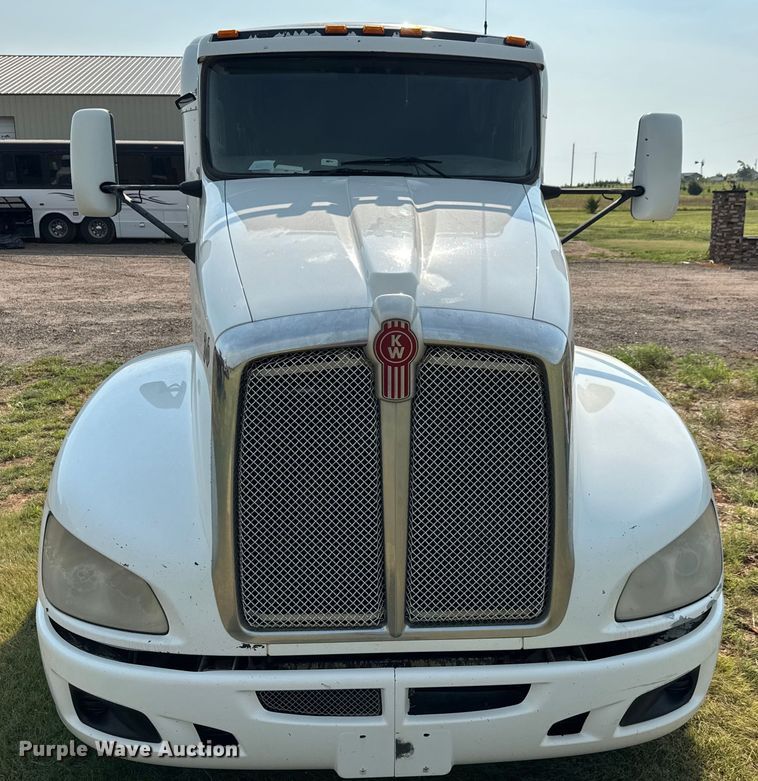 image for item EM8073 2012 Kenworth T660 semi truck