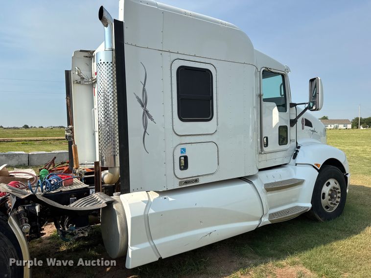 image for item EM8073 2012 Kenworth T660 semi truck