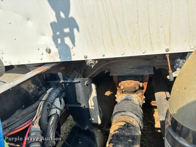 image for item EM8073 2012 Kenworth T660 semi truck