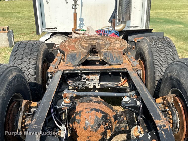 image for item EM8073 2012 Kenworth T660 semi truck