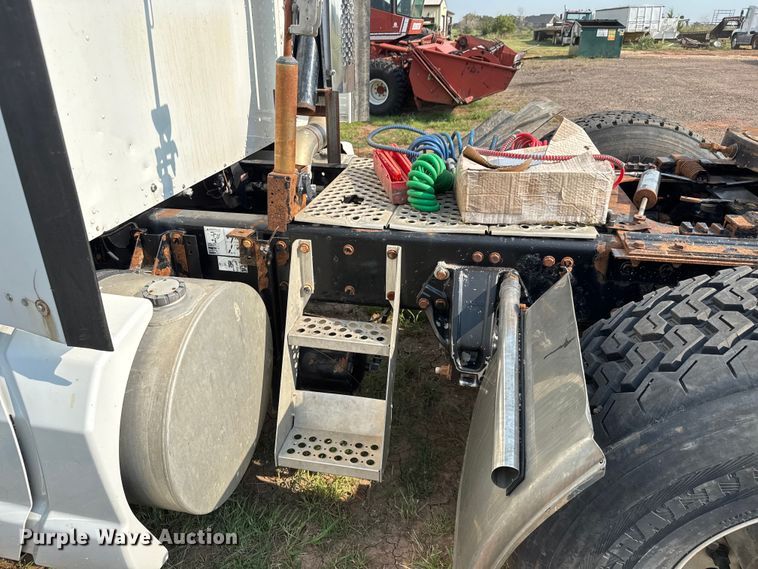 image for item EM8073 2012 Kenworth T660 semi truck