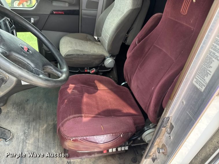 image for item EM8073 2012 Kenworth T660 semi truck