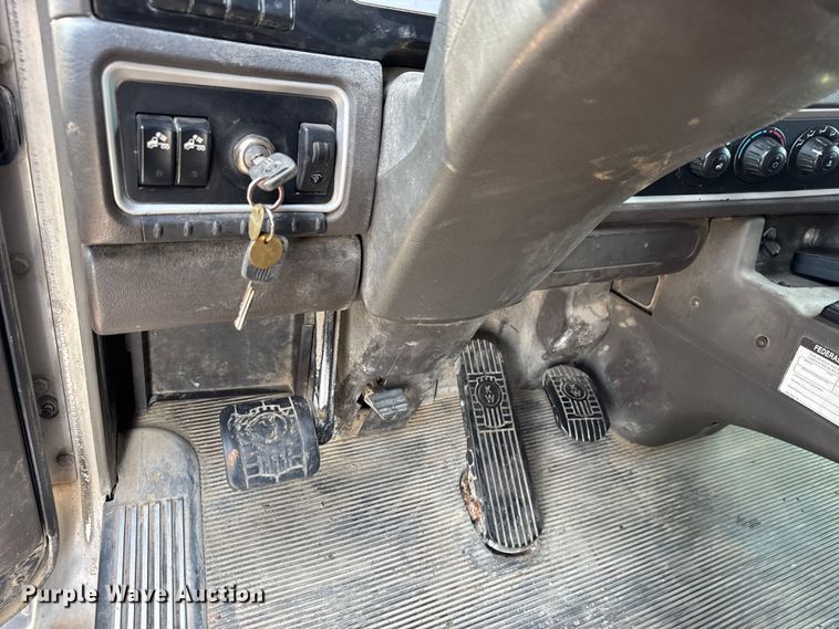 image for item EM8073 2012 Kenworth T660 semi truck