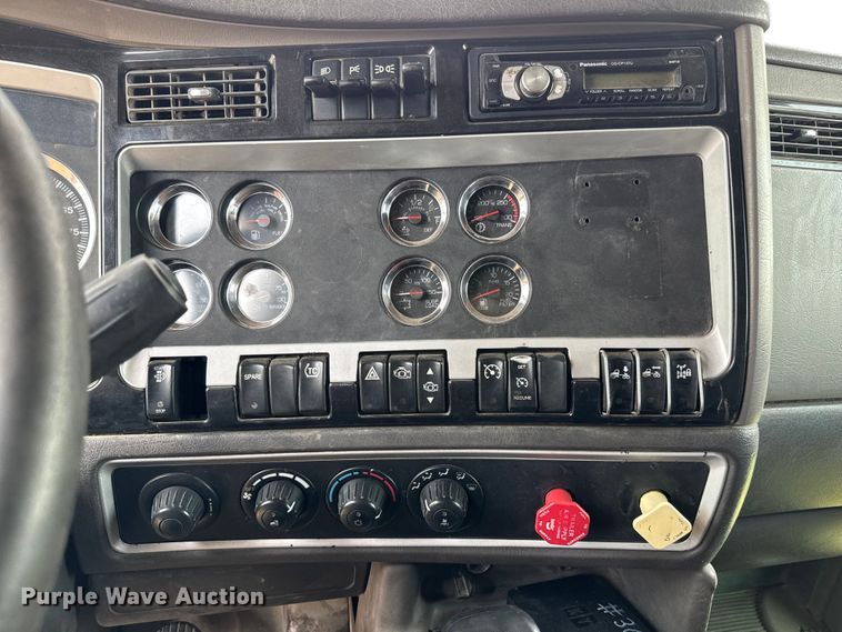 image for item EM8073 2012 Kenworth T660 semi truck