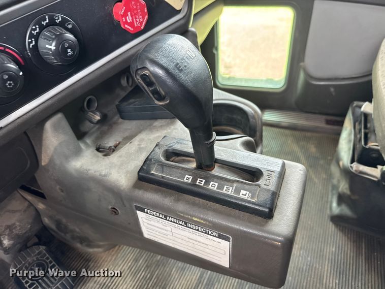 image for item EM8073 2012 Kenworth T660 semi truck