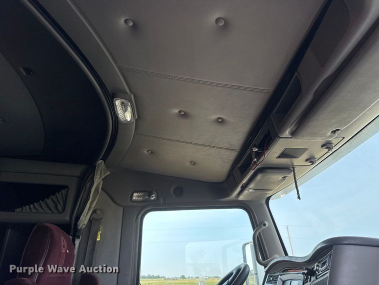 image for item EM8073 2012 Kenworth T660 semi truck