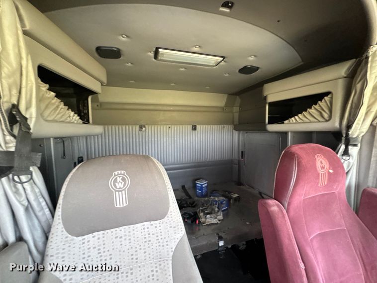 image for item EM8073 2012 Kenworth T660 semi truck