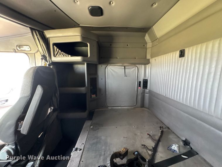 image for item EM8073 2012 Kenworth T660 semi truck