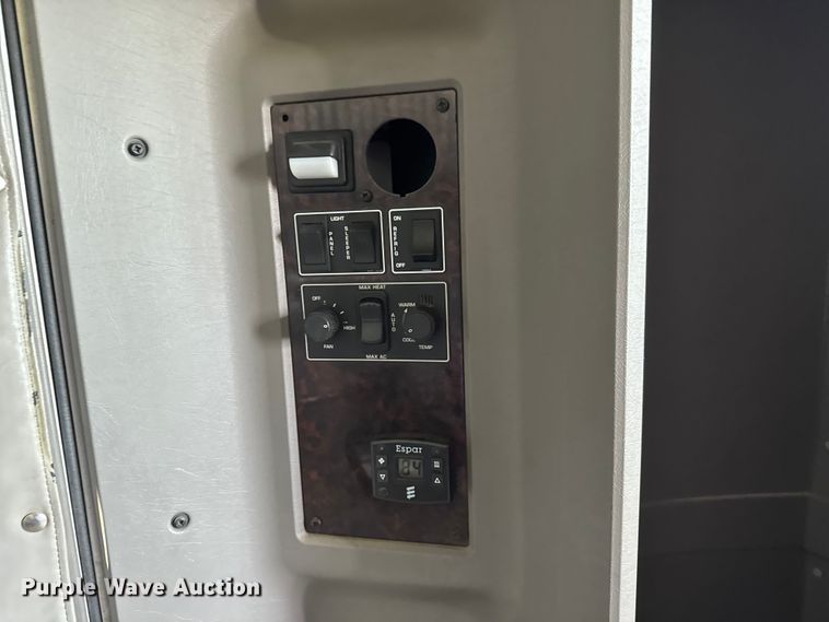 image for item EM8073 2012 Kenworth T660 semi truck