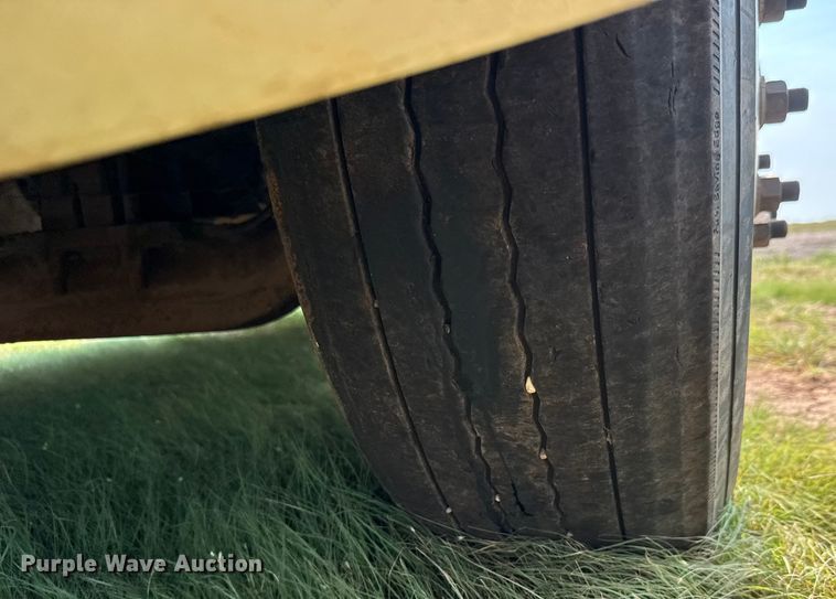 image for item EM8073 2012 Kenworth T660 semi truck