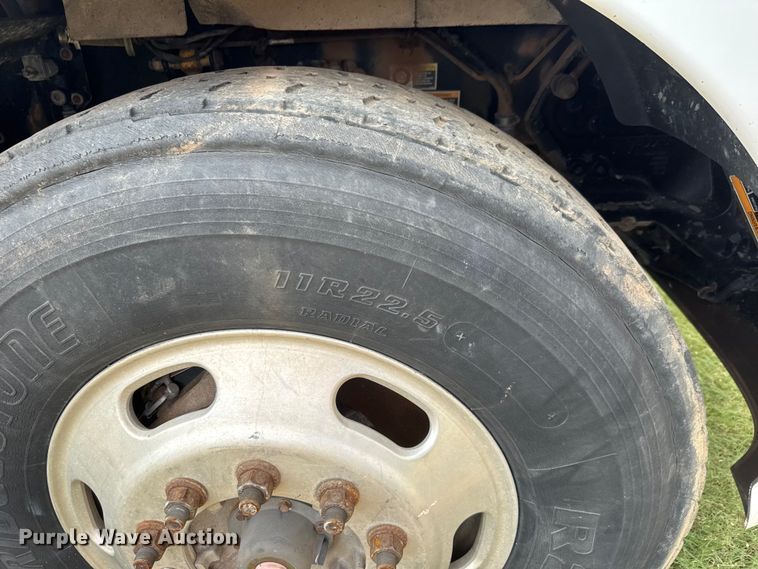 image for item EM8073 2012 Kenworth T660 semi truck