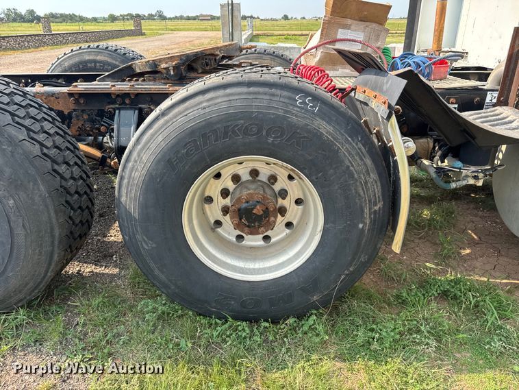 image for item EM8073 2012 Kenworth T660 semi truck