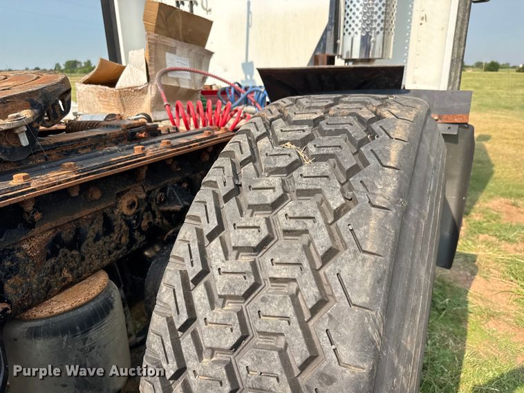 image for item EM8073 2012 Kenworth T660 semi truck