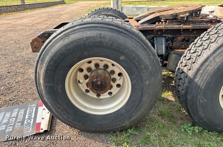 image for item EM8073 2012 Kenworth T660 semi truck